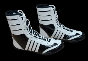 Zapatos de boxeo diseñados para un movimiento activo del pie con una base estable y flexible, cómodos de usar, ideales para sesiones de boxeo regulares. - Product Image 2