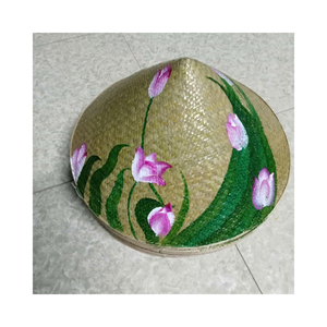 Chapeau conique en feuilles de palmier naturelles, chapeau en paille fait main, design traditionnel vietnamien pour l'agriculture, le jardinage, la plage et les voyages - Product Image 1