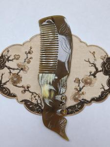 Peigne à barbe et à cheveux en corne polie fait main, accessoire de toilettage naturel moderne et écologique de qualité supérieure pour un usage quotidien - Product Image 2