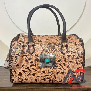 กระเป๋าหนังแท้ลายแกะสลักขนาดใหญ่รุ่น Speedy สำหรับผู้หญิง ทำจากหนังวัวแท้ ประดับด้วยหินเทอร์ควอยซ์  แบบสะพายข้าง - Product Image 1