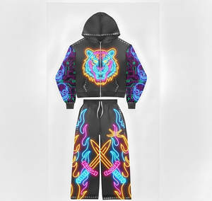 Sweat à capuche pour homme avec motif sublimé, design néon lumineux et accents de circuits électroniques, confortable pour un usage quotidien - Product Image 4