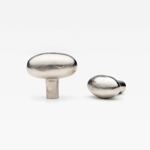 Boutons en laiton faits à la main, personnalisables, pour armoires, offrant un aspect poli élégant, ajoutant de la beauté à une chambre moderne - Product Image 2