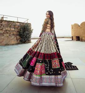 Lehenga Choli de Seda de Diseño para Mujer, Lehenga Étnica Tradicional Estampada con Dupatta |   Ropa Festiva y para Bodas - Product Image 3