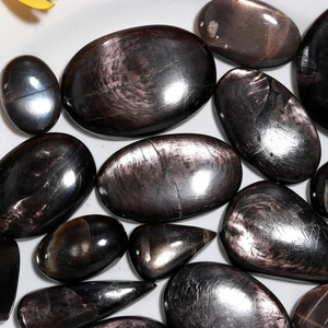 คาโบชองทรงต่างๆ ทำจากไฮเปอร์สเตนธรรมชาติ ชักราลูเม่ ขัดเงาด้วยมือ สีเทาเข้ม มีเอฟเฟกต์แสงเล่นสี/ไฟ ขนาด 10-30 มม. - Product Image 3