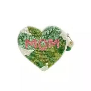 กระเป๋าถือทรงสี่เหลี่ยมสีชมพูทำมือ พร้อมลายปักหัวใจสีทอง ข้อความ Mama สำหรับวันแม่ ของขวัญงานฝีมือธีมความรัก - Product Image 6