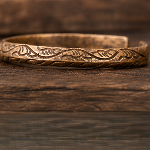 Bracelet ouvert en cuivre pur fait main avec motif de feuille en relief, design luxueux et exquis, bijoux en métal à la mode - Product Image 2