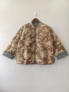 Veste en coton matelassée faite à la main : Manteau réversible bohème à motifs floraux - Product Image 2