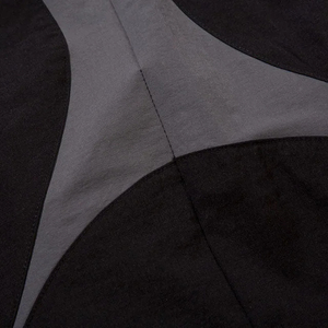 Pantalon de survêtement noir pour homme à taille élastique avec empiècements latéraux gris, léger, respirant, en polyester, décontracté - Product Image 4