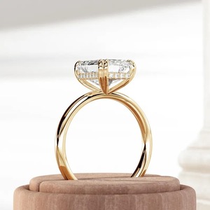 Anillo de Compromiso con Diamante Cultivado en Laboratorio de 4 Quilates, Corte Esmeralda Único, Color E, Halo Oculto, Oro de 14K/18K, Engaste de Doble Garra, Certificado IGI - Product Image 5