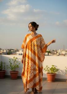 ชุดเดรสคาฟทันผ้าฝ้ายย้อมสีแบบโบโฮรักษ์โลกสำหรับผู้หญิง คอวี แขนกิโมโนสั้นทรงกว้าง ความยาวแม็กซี่ ทำด้วยมือ ระบายอากาศได้ดี - Product Image 3