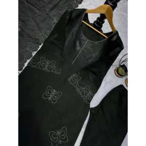 Ensemble de costume de soirée en satin de créateur avec travail de diamants - Product Image 1