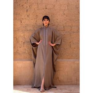 Kaftan traditionnel marocain Inasse Mlifa en velours de soie léger, longueur ras du sol, séchage rapide, été, sans plis, coupe classique - Product Image 1
