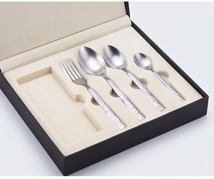 Juego de cubiertos modernos de acero inoxidable con acabado espejo, mango largo, apto para lavavajillas, diseño minimalista para uso en cenas de boda. - Product Image 6