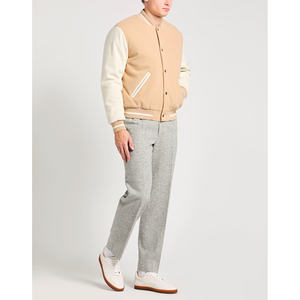 Vente en gros de vestes de baseball unisexes personnalisées Varsity Bomber College avec broderie sur le devant Couleurs et logos personnalisés Tissu en laine - Product Image 3