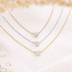 Collar Solitario de Diamante de Corte Brillante Flotante Chapado en Oro sobre Plata, Perforado con Láser, Certificado IGI, Cultivado en Laboratorio, Cadena Ajustable - Product Image 4