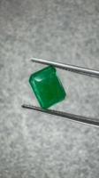 Émeraude Naturelle Zambienne 1,78 Ct, Taille Émeraude Facettée, Couleur Verte Changeante, Pierre Précieuse pour Bague Sur Mesure, Pendentif, Bijoux de Luxe