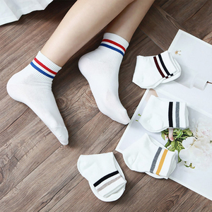 Calcetines Deportivos de Dos Rayas para Mujer Hechos en Corea K08W - Product Image 1