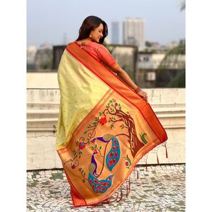 Sari en soie Paithani traditionnel Elite Weaves avec motifs tissés Zari et pallu paon Meenakari pour mariages en Inde et au Pakistan - Product Image 2
