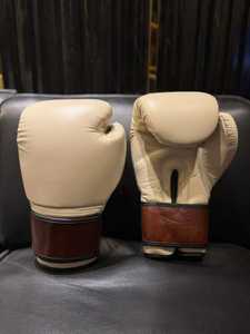 Gants de boxe en cuir de vachette blancs personnalisés de haute qualité OEM, vente chaude, HOMIZON ENTERPRISES, écologiques, protection, vente en gros - Product Image 2