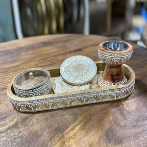 Juego de quemadores de incienso de madera estilo bohemio sobre bandeja ovalada con tallados florales pintados en blanco, taza de metal y tapa de acrílico para decoración. - Product Image 4