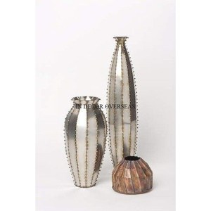 Juego de Cuatro Floreros Decorativos de Mesa Hechos a Mano con Acabado de Bronce, de Metal de Calidad Superior, Centro de Mesa para el Hogar, Gran Venta - Product Image 2
