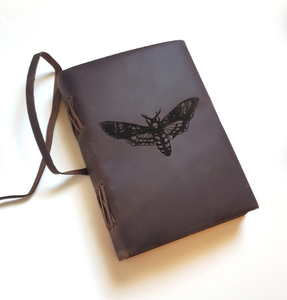 Journal en cuir Death's Head Hawk Moth, personnalisation gratuite 5" x 7", choix de papier ligné ou non ligné - Product Image 3
