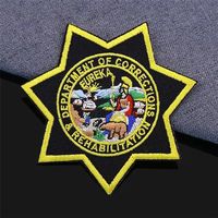 Badge/Patch de luxe sur mesure en feutre non tissé brodé, avec logo 3D en relief, thermocollant/à coudre, et écusson personnalisé avec nom