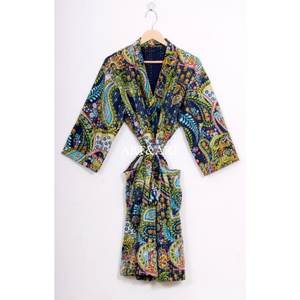 Peignoir 100% Coton Indien Patchwork Fait Main Style Kantha Kimono Tenue de Nuit Taille Unique Motif Floral d'Été Col en V - Product Image 4