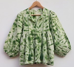 Túnica de algodón tie-dye bohemia para mujer, blusa de verano con estampado a mano, cuello en V, manga globo, borlas de encaje, transpirable, informal, OEM - Product Image 4