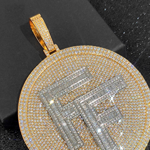 Pendentif lettre initiale en moissanite dorée, médaillon rond serti de pierres, bijoux de luxe hip-hop - Product Image 3