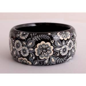 Joyería Étnica Artesanal y Elegante para Mujer, Uso Diario y Festivo, Brazaletes de Madera Pintados con Colores Vibrantes - Product Image 4