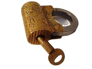 Candado de Latón Grabado de Estilo Antiguo con 2 Llaves, Decorativo y Funcional - Product Image 2