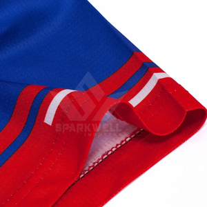 เสื้อฟุตบอลผู้ชายสีน้ำเงินแดงไล่เฉดแบบคอวี แขนสั้น ผ้าโพลีเอสเตอร์ซับเหงื่อ ระบายอากาศได้ดี สกรีนลายตามสั่ง ชุดทีมแบบกำหนดเองได้ - Product Image 4