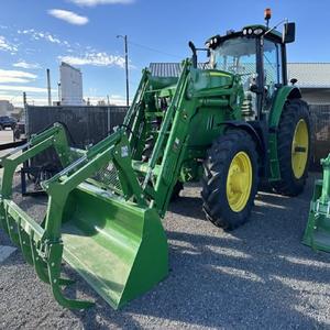 Tractor John Deere con cuchara de agarre para raíces, compre una calidad premium, perfecto para excavación, tala y trabajo agrícola. - Product Image 5