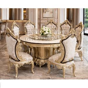 Muebles de Comedor de Madera de Teca Tallada a Mano de Estilo Europeo Clásico, Juego de Comedor Personalizado de 7 Plazas, Mesa de Comedor Redonda Tallada en Oro, Reino Unido - Product Image 1