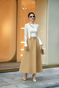 Nuevo Suéter de Punto para Mujer, Color Blanco Crema, Cuello Recortado, Manga Larga |   Top Muse para Conjuntos de Invierno |   LAVIEM - Product Image 3