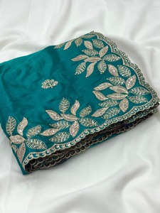 Designer C Pallu Seide Saree mit Pailletten-Stickerei und Cut-Work-Spitze, inklusive ungenähtem Seiden-Blusenteil mit Pailletten-Stickerei - Product Image 5
