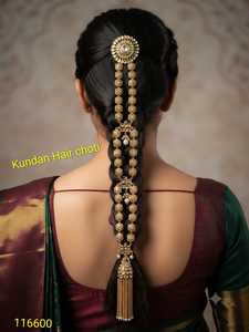 Accesorio de Trenza Nupcial Kundan Tradicional de Lujo, Adorno para el Cabello con Acabado Dorado y Borlas de Perlas, Joyería para el Cabello de Novia - Product Image 2