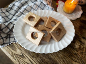 Porte-serviette en bois écologique finition naturelle pour mariages et événements - Product Image 4