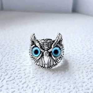 Anillo Ajustable con Diseño de Búho de Ojos Azules Vintage - Product Image 1