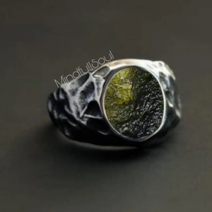Anillo de Moldavita Genuina en Bruto |   Anillo de Hombre de Plata de Ley 925 |   Joyería de Cristal Certificada, Regalo Boho para Él - Product Image 4