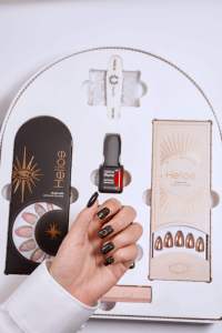24 Uñas Postizas Negras con Purpurina, Diseño de Luna Celestial con Estampado Dorado, Forma de Almendra, Longitud Media, Arte Galáctico, Uñas de ABS, OEM/ODM - Product Image 4