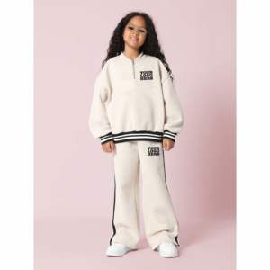 Ensembles de vêtements personnalisés pour enfants 2026 – Survêtements de haute qualité 2 pièces pour enfants – Ensemble de survêtement évasé en coton chaud et pantalon de jogging - Product Image 5