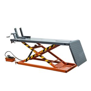 Sollevatore a Forbice Portatile TMG 1500PML da 680 kg per Moto/ATV, Piattaforma di Lavoro da 122 cm con Estensioni Laterali e Morsetto Anteriore - Product Image 4
