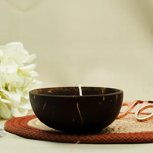 Bougie parfumée artisanale en coquille de noix de coco, écologique et naturelle, décoration d'intérieur, cadeau pour mariage, vacances et ambiance tropicale chaleureuse - Product Image 4