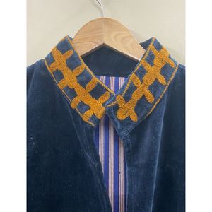 Chaqueta de Terciopelo Azul Marino para Mujer, Cuello Mao, Frente Abierto, Bordado Dorado con Patrón Geométrico, Manga Larga, Abrigo de Otoño - Product Image 3