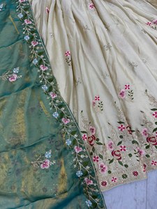 Ensemble Lehenga Choli en Chinon brodé floral avec Dupatta vert – Tenue traditionnelle indienne/pakistanaise pour mariage et Diwali – Vêtements pour femmes - Product Image 6