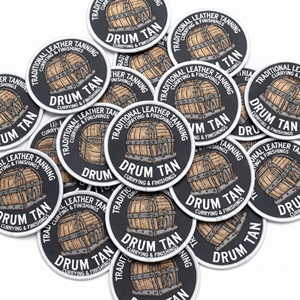 Parche Redondo Personalizado de Cuero Sintético Bordado al por Mayor, Insignia Termoadhesiva con Borde Merrow, Emblema para Ropa a Granel - Product Image 6