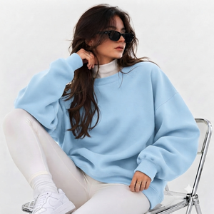 เสื้อสเวตเชิ้ตคอเต่าทรงโอเวอร์ไซส์สำหรับผู้หญิง สีฟ้าอ่อน ผ้าฝ้ายถัก สีพื้น ไหล่ตก แขนยาว เหมาะสำหรับใส่ในฤดูใบไม้ร่วง - Product Image 1