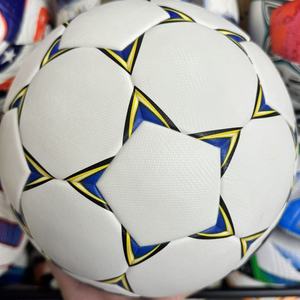 Balón de Fútbol Personalizado con Patrón Geométrico Azul y Negro, Impresión Serigráfica, Balón de Entrenamiento y Partido Resistente, Estilo Popular - Product Image 6